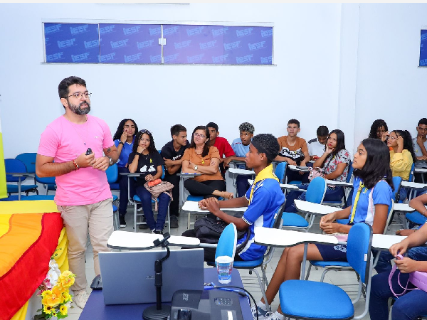 Estudantes da UEB Iguaíba participam de evento em alusão à Semana da Diversidade.