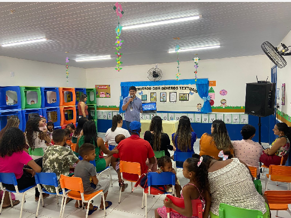 Alunos e pais da UEB Geralda Melo recebem ação social realizada em parceria da Prefeitura, Estado e Universidade Ceuma