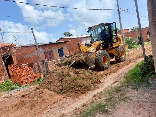 Prefeitura realiza obras de revestimento primário no Nova Esperança