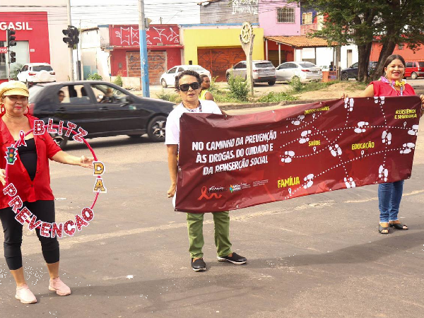 SEMDHU realiza blitz informativa sobre prevenção às drogas no Carnaval