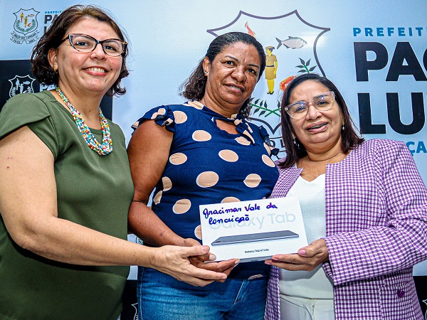 Prefeitura de Paço do Lumiar entrega tablets para Agentes Comunitários de Saúde